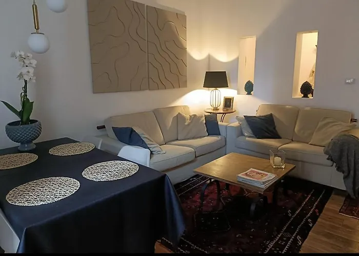 Suite 374